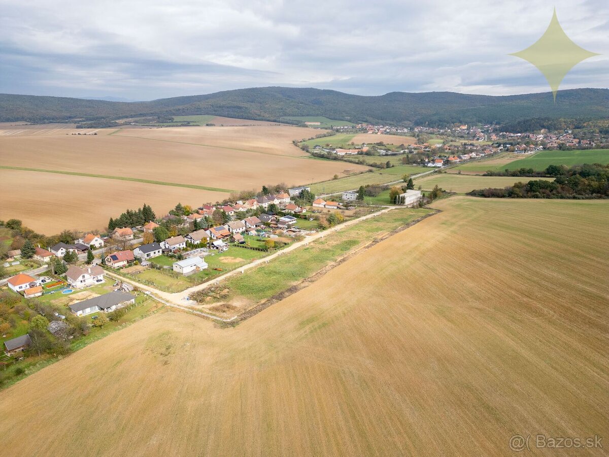 Exkluzívne na predaj nové stavebné pozemky s IS o veľkosti 8 - 17