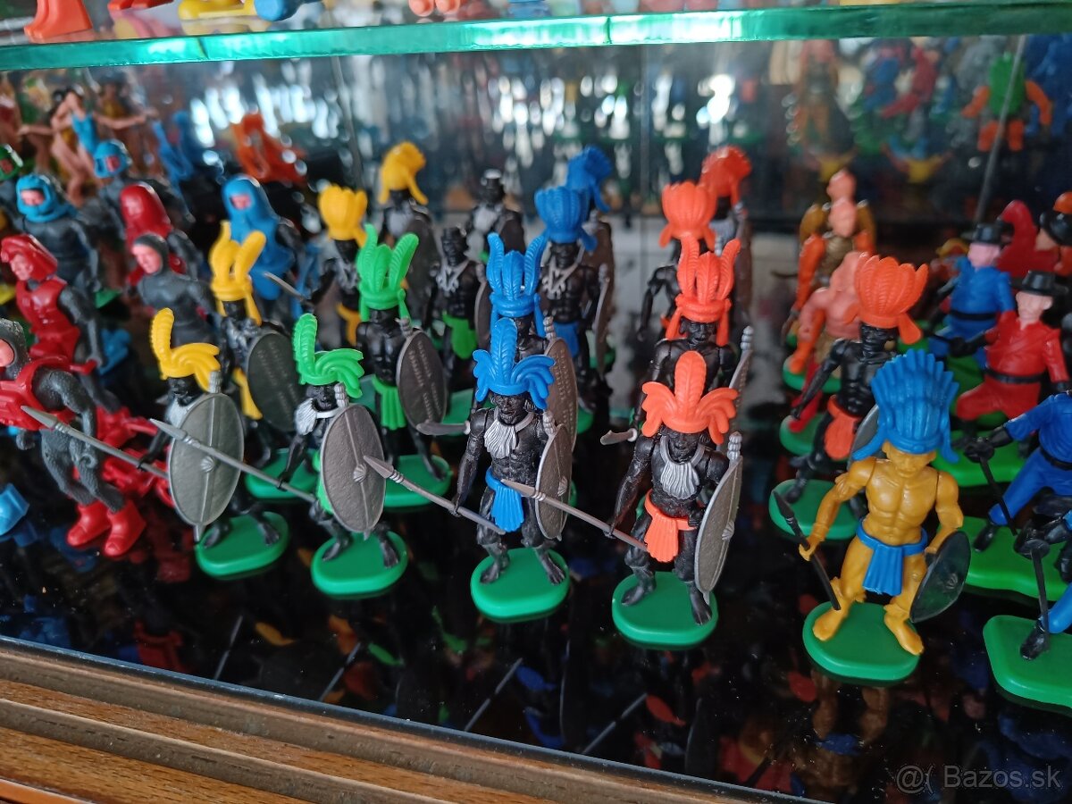 Predám zbierku Kinder figúrok - 17