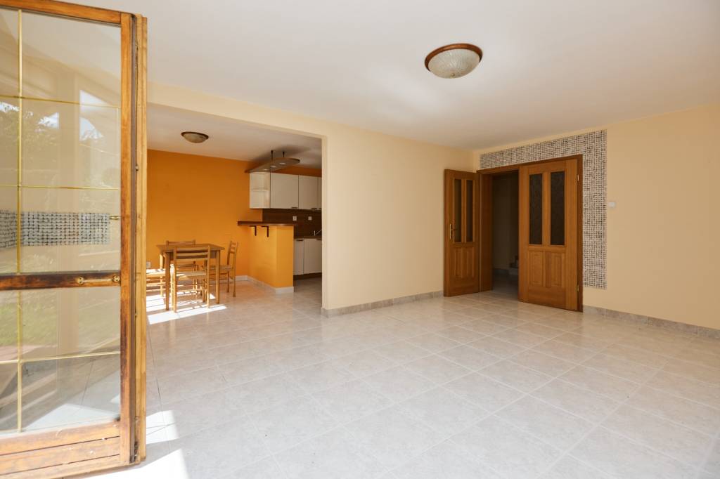 NA PREDAJ -MESTSKÁ 2- GENERAČNÁ VILA -TOPASOVÁ UL. - 17