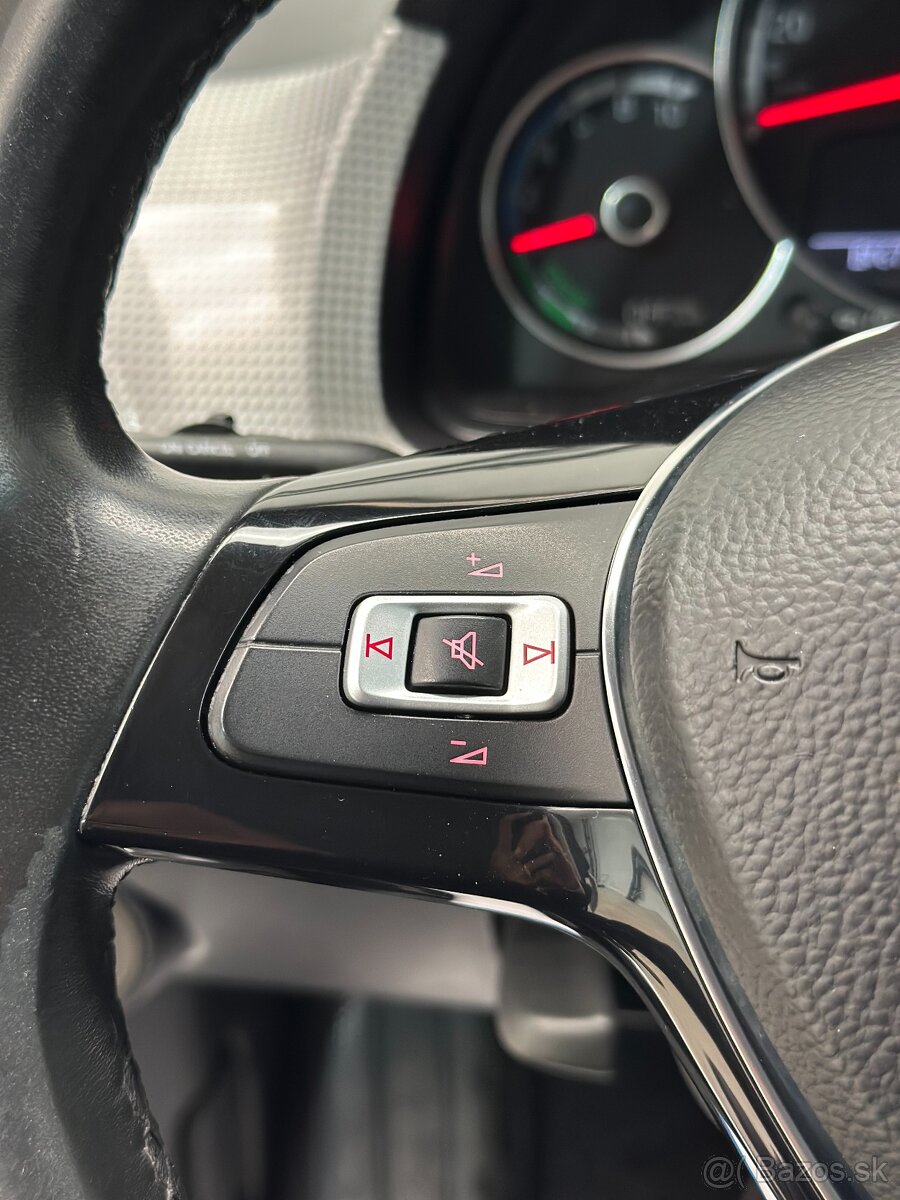 Volkswagen e-UP - 17