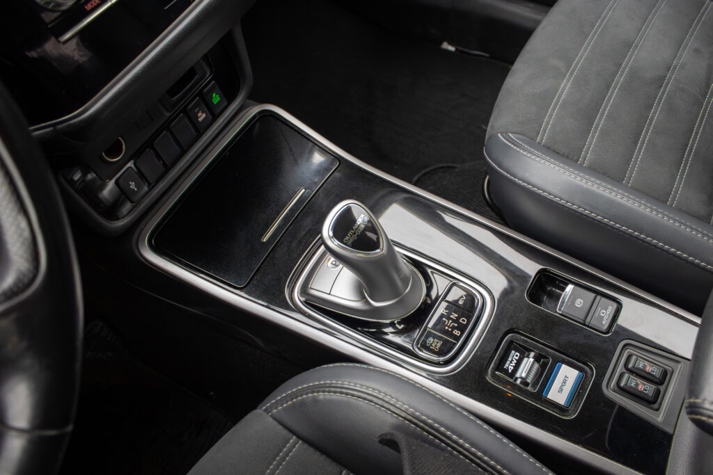 Mitsubishi Outlander 2.4l PHEV CVT - 17