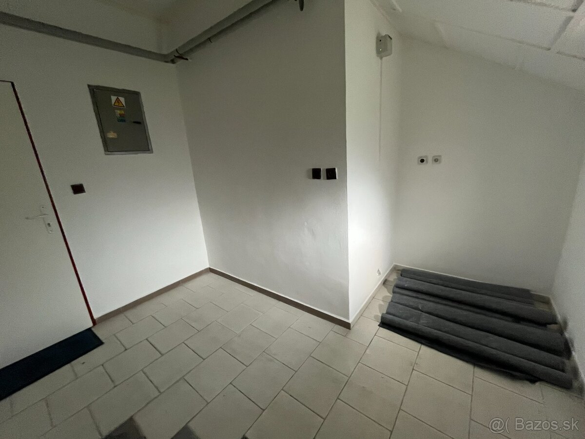 Obchodné priestory v centre obce Borský Mikuláš - 17