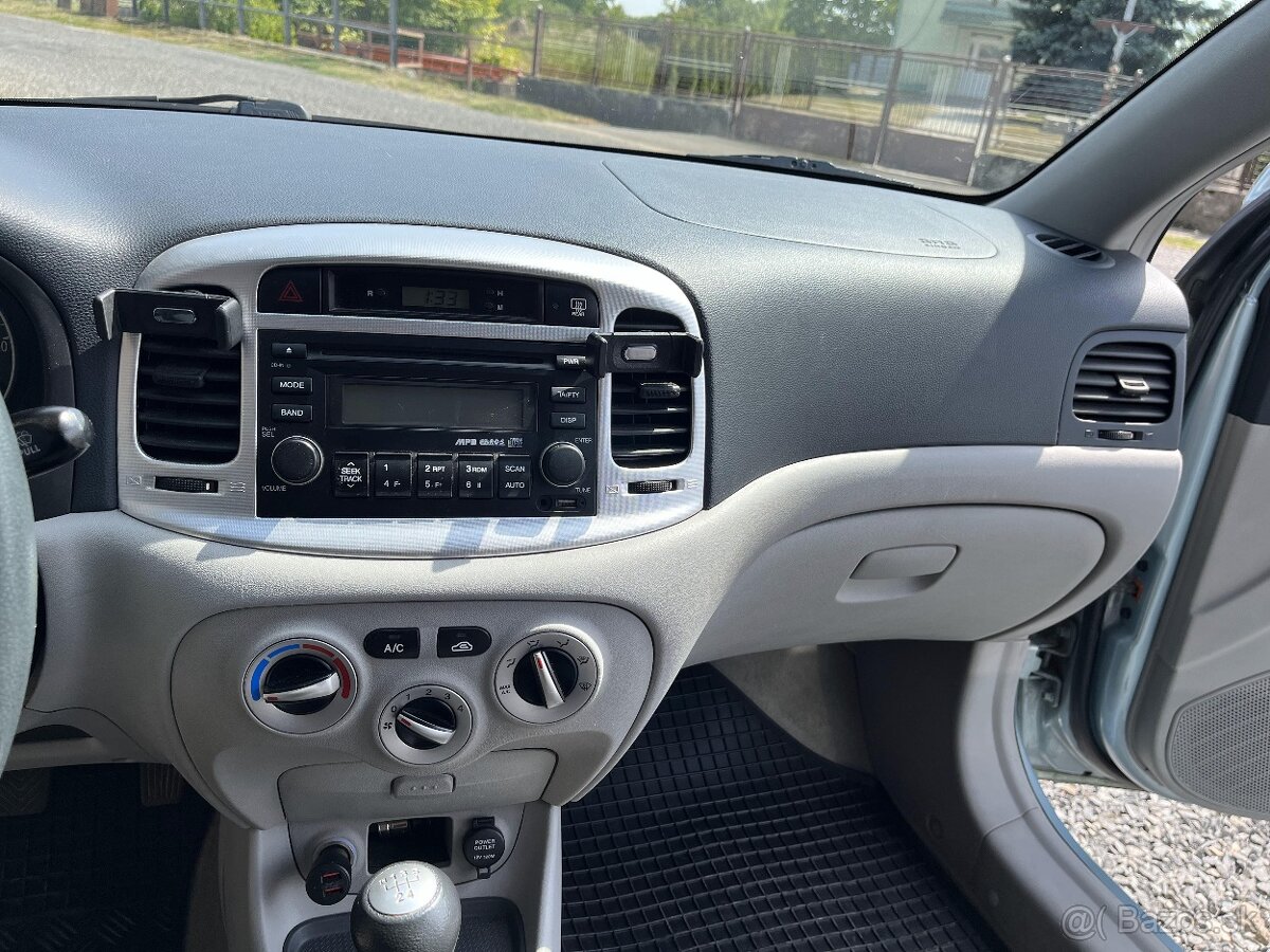 Predám HYUNDAI ACCENT SEDAN 71,3KW Manuál - 17