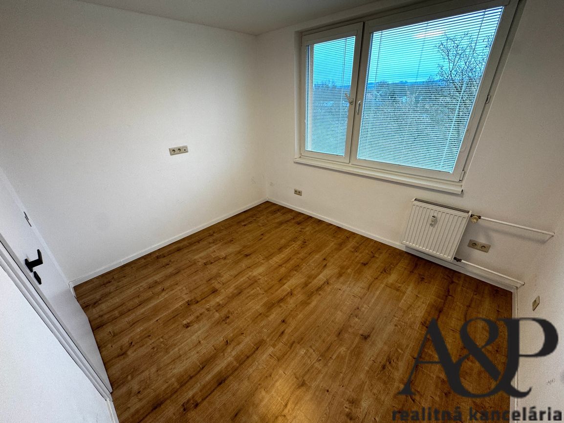 KOMPLETNE REKONŠTRUOVANÝ 3 IZB. BYT S KOMOROU A LOGIOU, 76M2 - 17