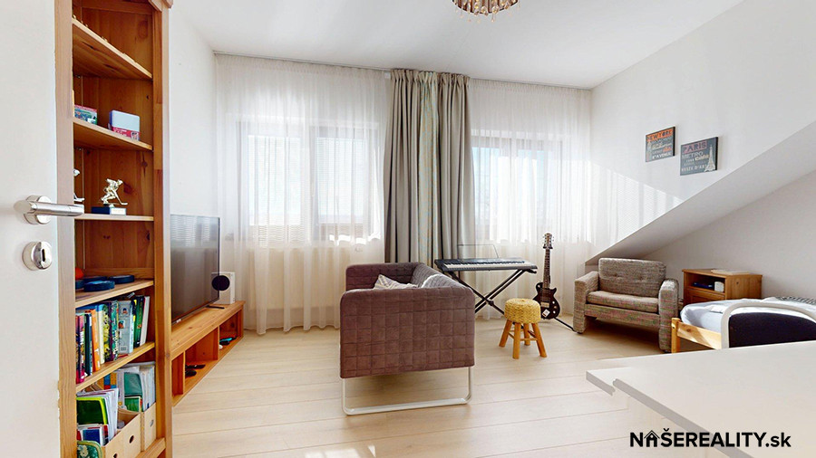 Na predaj 5-izbový rodinný dom s garážou, pivničkou a krásno - 17