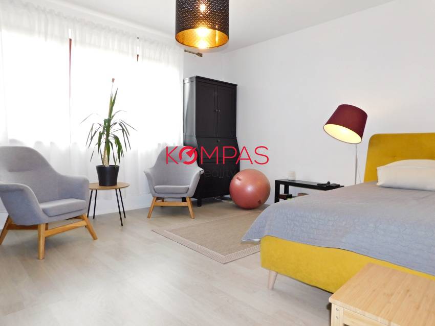 KRÁSNY RODINNÝ DOM SO ZÁHRADOU A DREVENÝM ALTÁNKOM V OBCI LU - 17