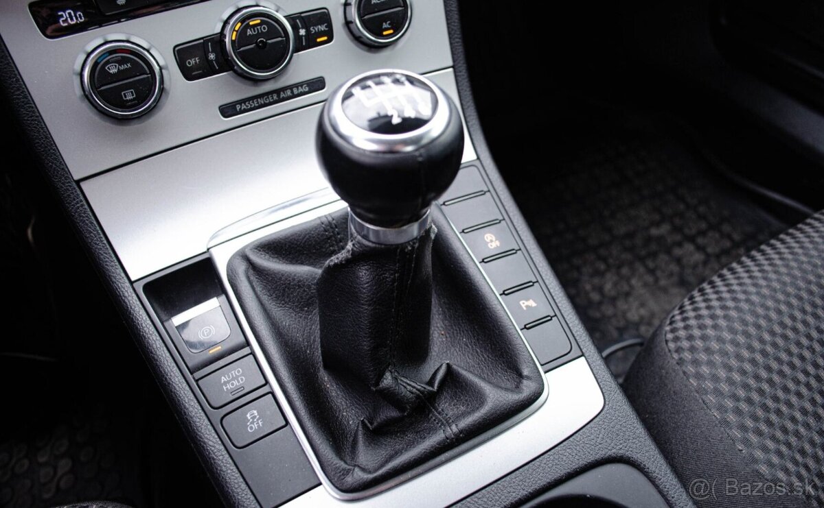 Volkswagen Passat B7 1.6 TDI Sedan - 17