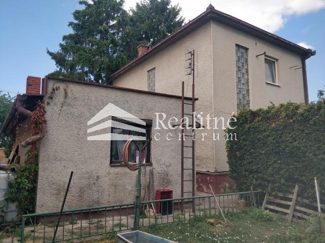 Predáme poschodový RD s garážou - 17