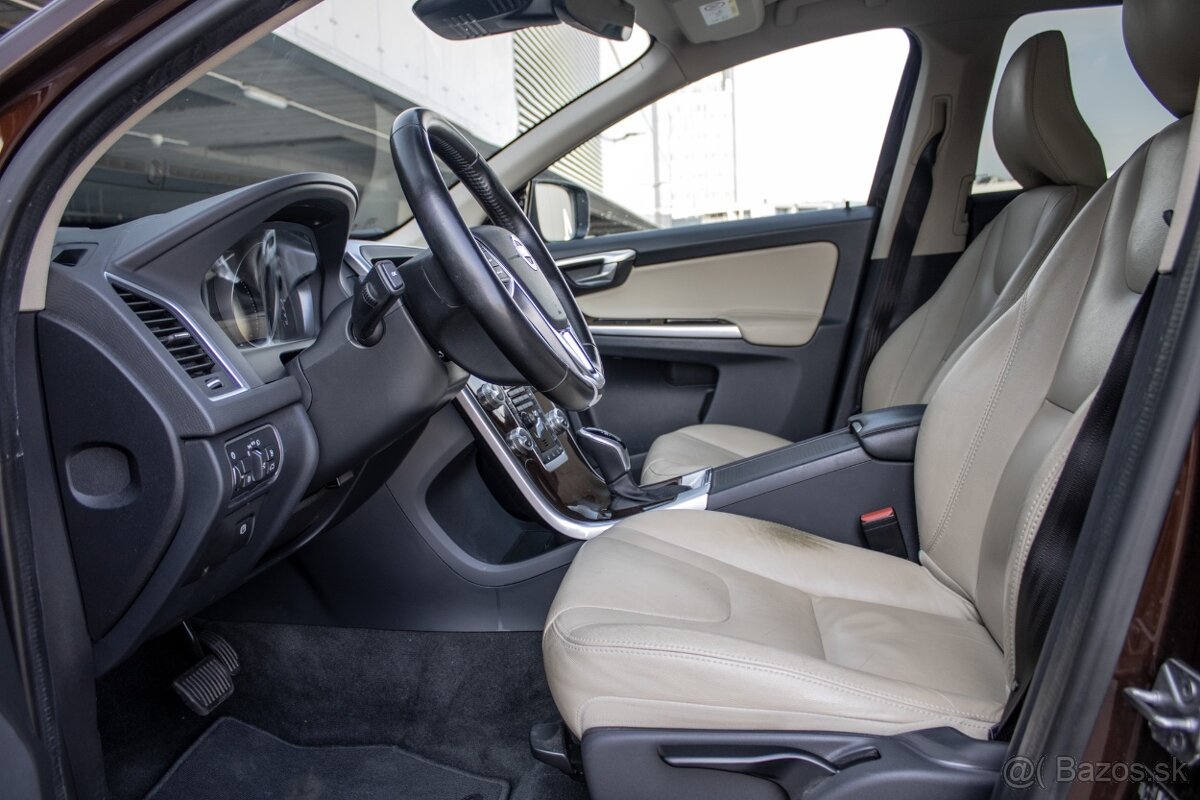 Volvo XC60 D4 2.4L Drive-E Luxury Geartronic AWD - 17