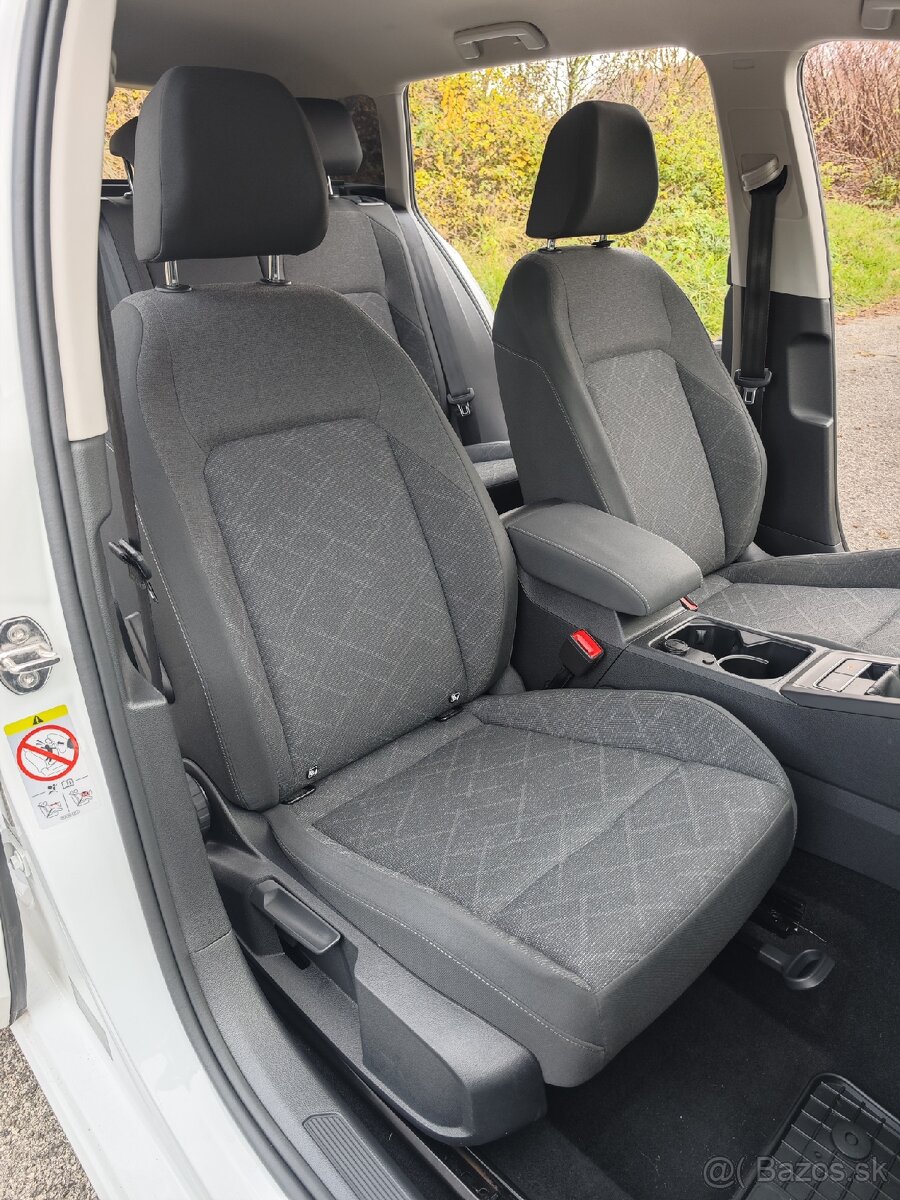 VW Golf 1.5 TSI Life Virtual kokpit Front&Lane Assist - 17