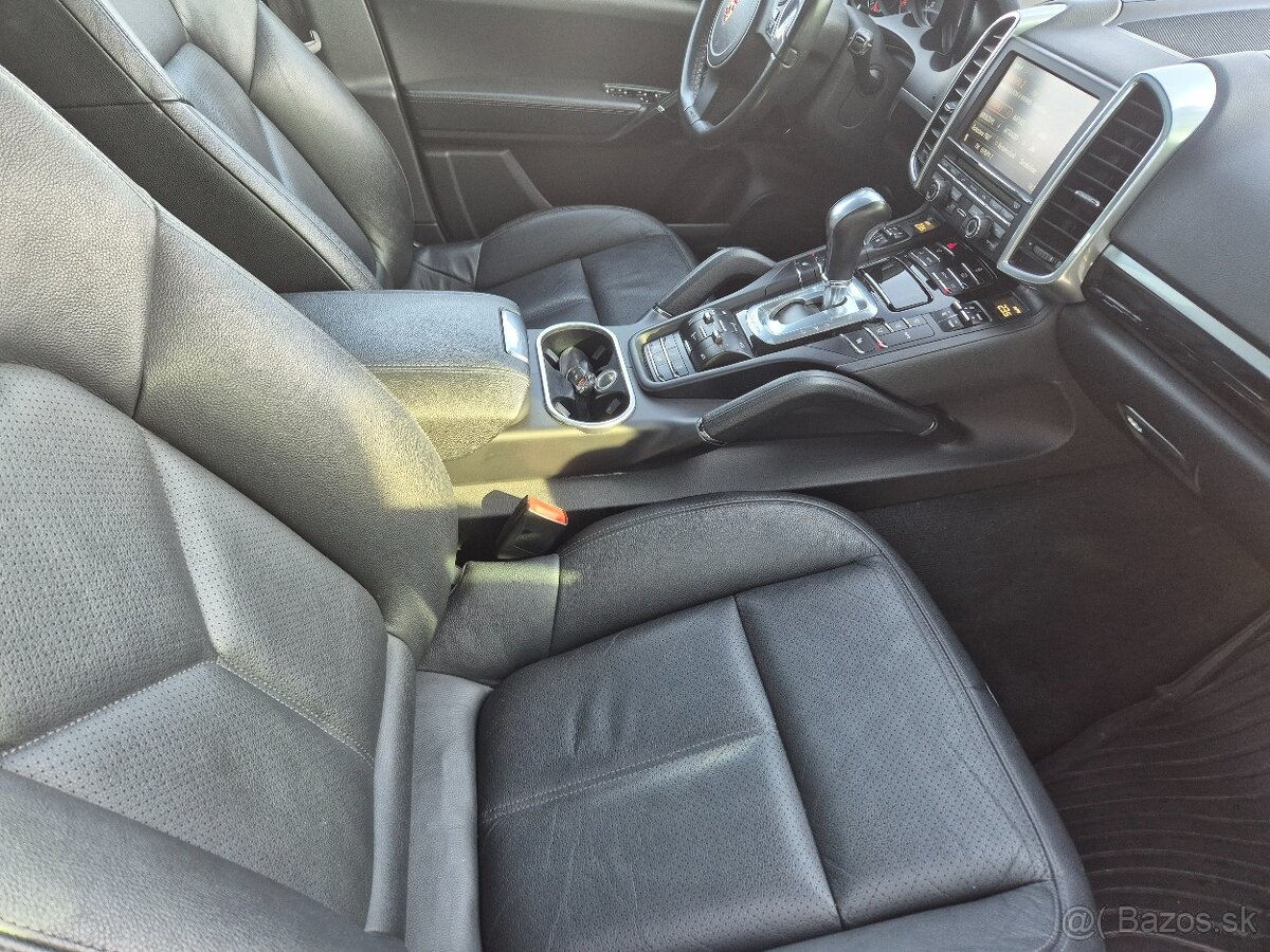 Porsche cayenne 3.0 TDI plná výbava - 17
