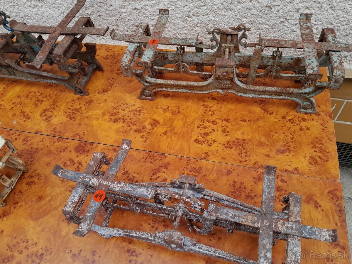 Liatinová váha. - 17