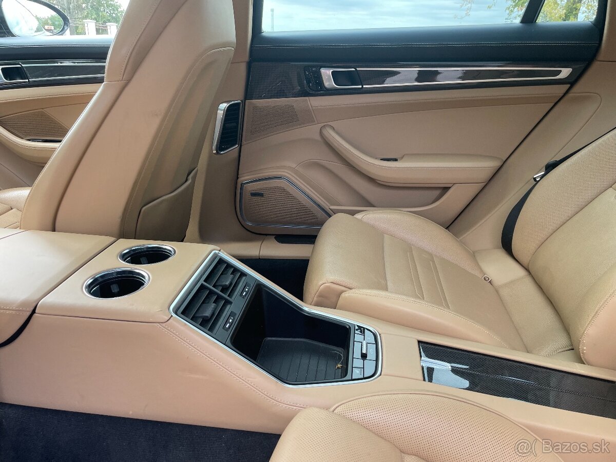 Predám PORSCHE PANAMERA 4 E-Hybrid 4x4 A/T - 17