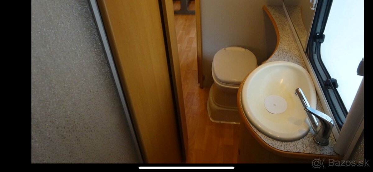 Dethleffs Camper 490 z roku 2002 - 17