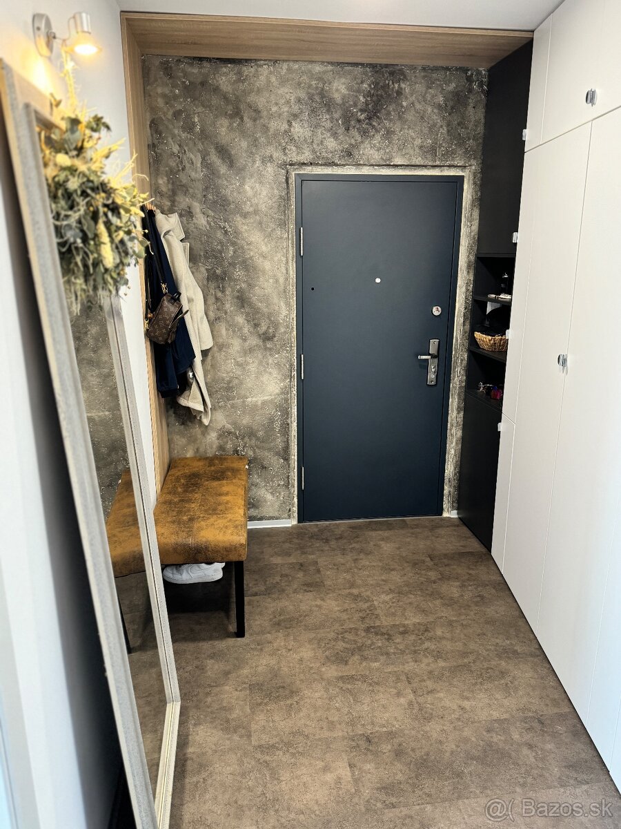 Prenájom - Nadštandardne zariadený 3 izbovy byt s loggiou - 17
