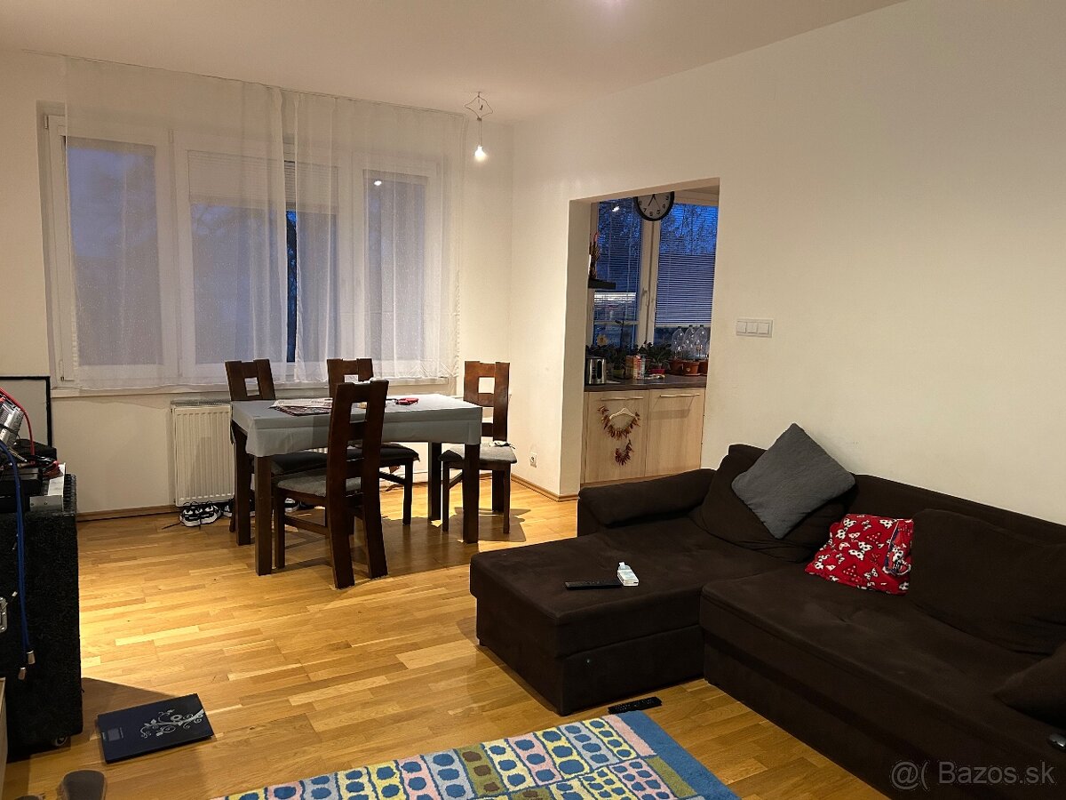 3-IZBOVÝ BYT S LOGGIOU V CENTRE RIMAVSKEJ SOBOTY - 17