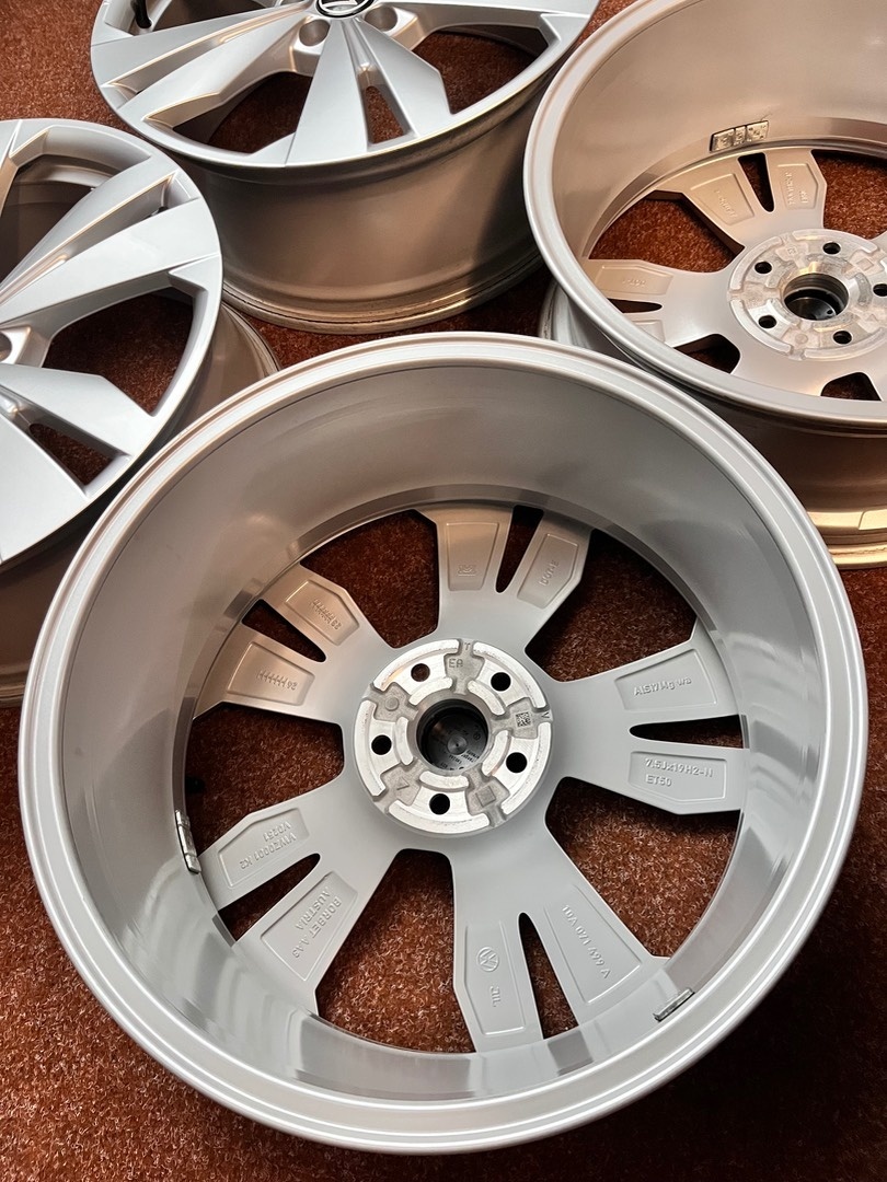 5x112 R19 VW ID3 ID4 originál hliníkové disky - ET 50 - TOP - 17