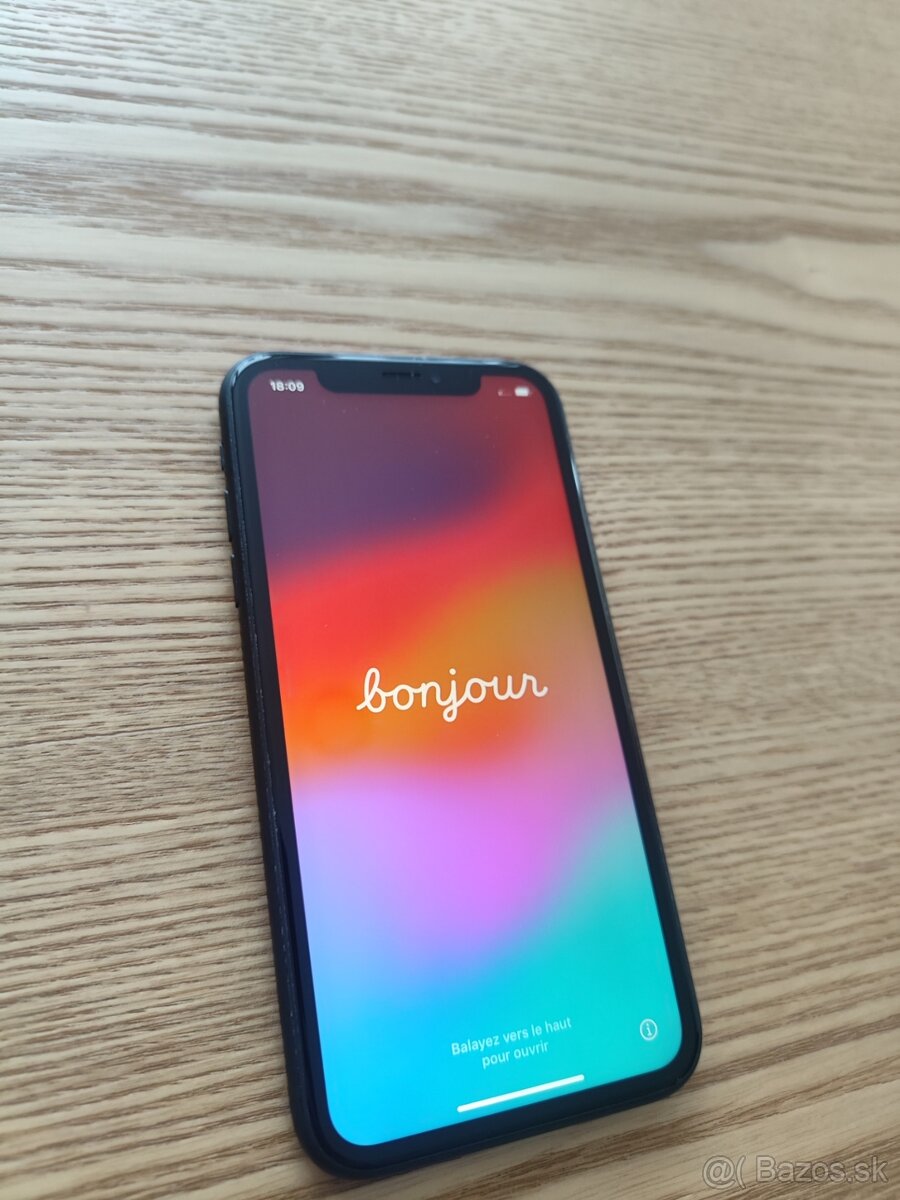 iPhone XR black - super stav + v záruke - 17