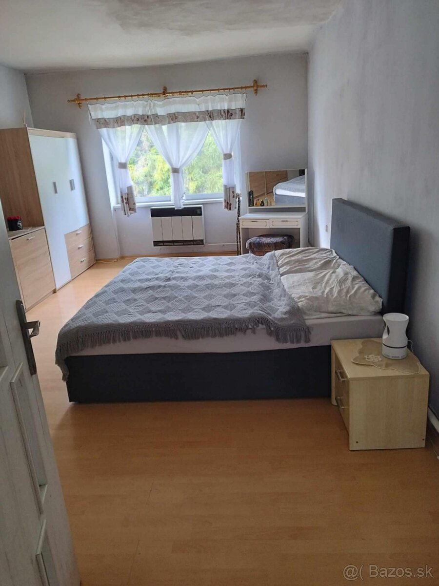 Rodinný dom v pokojnej lokalite v Slavošovciach. - 17