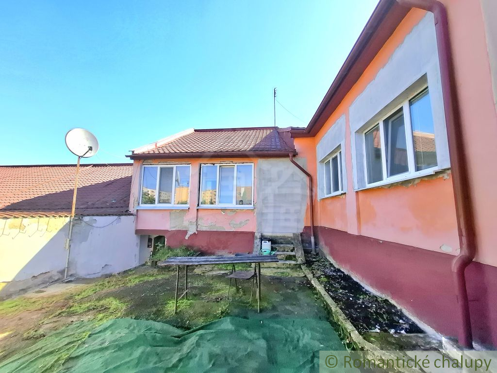 Prízemný rodinný dom v širšom centre mesta Lučenec. - 17