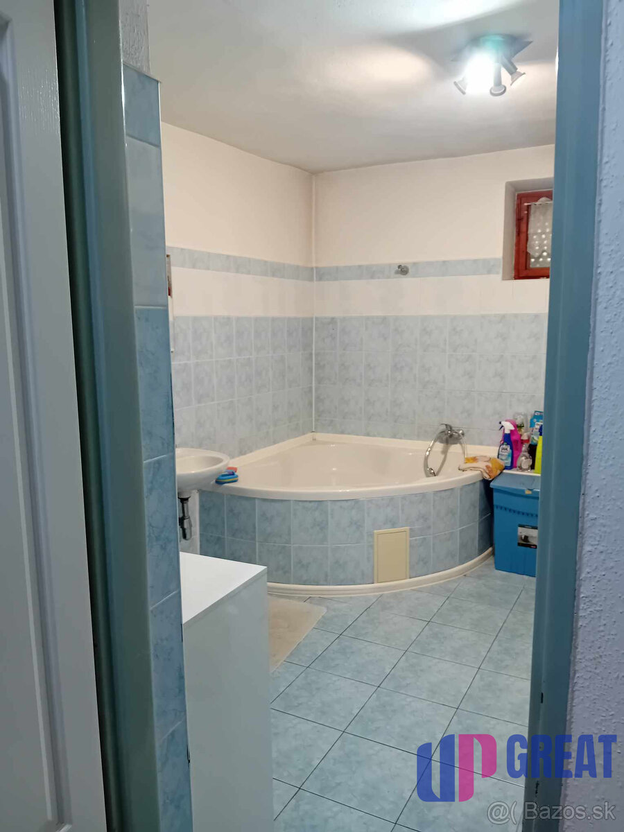 KROMPACHY- rodinný dom (10izieb)+ 3 garáže na PREDAJ - 17