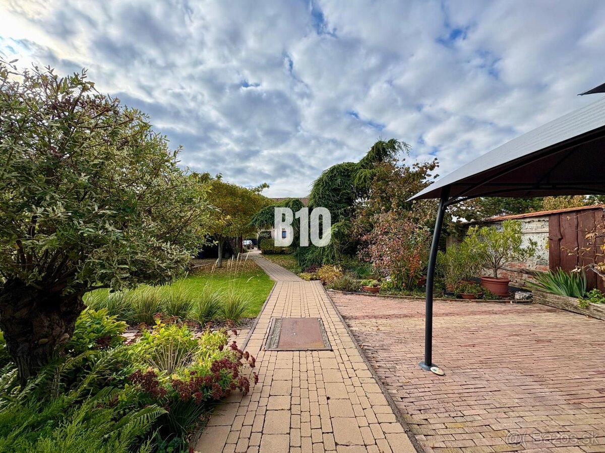 Tichá ulička - priestranný RD - krásny pozemok - 17