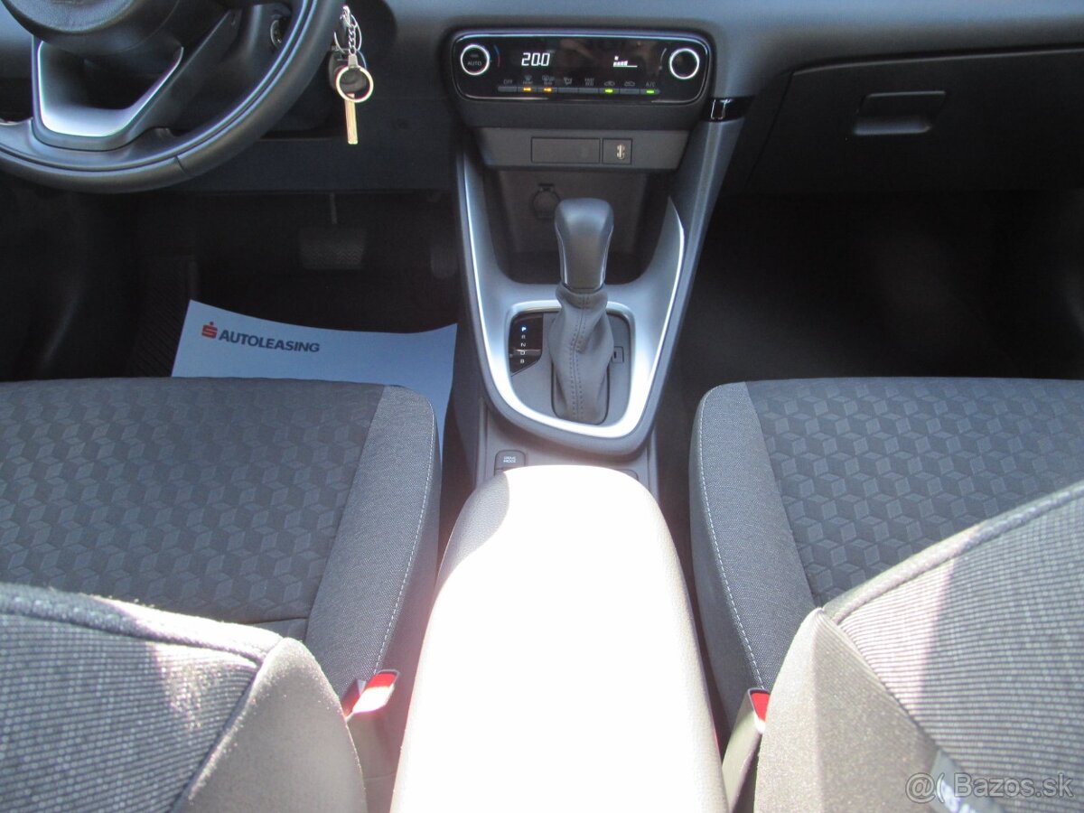 Toyota Yaris 1.5 HYBRID - NOVÝ SERVIS + KONTROLA HEV systému - 17