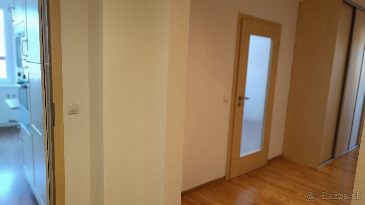 Prenájom slnečného 3i bytu v NMnV - Hájovky - 72 m² - 17