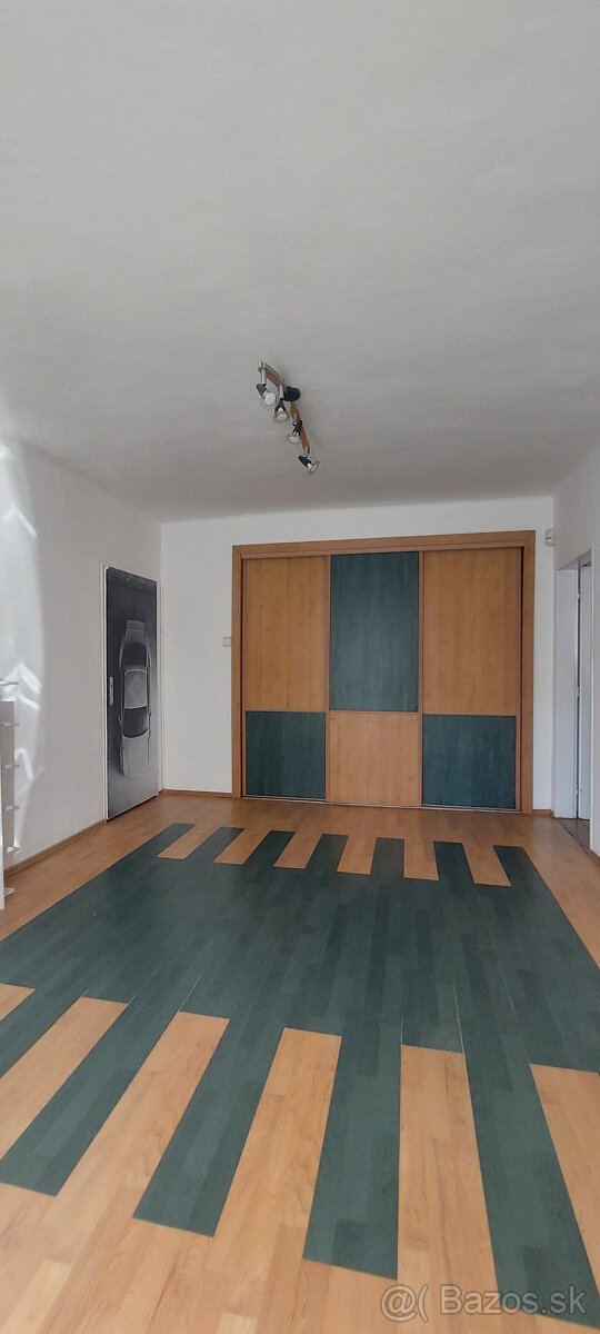5 PRECHODOVÝCH KANCELÁRIÍ - 17