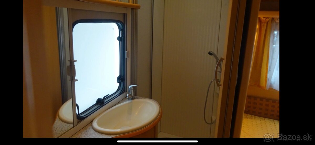 2002 Dethleffs camper 490 - 17