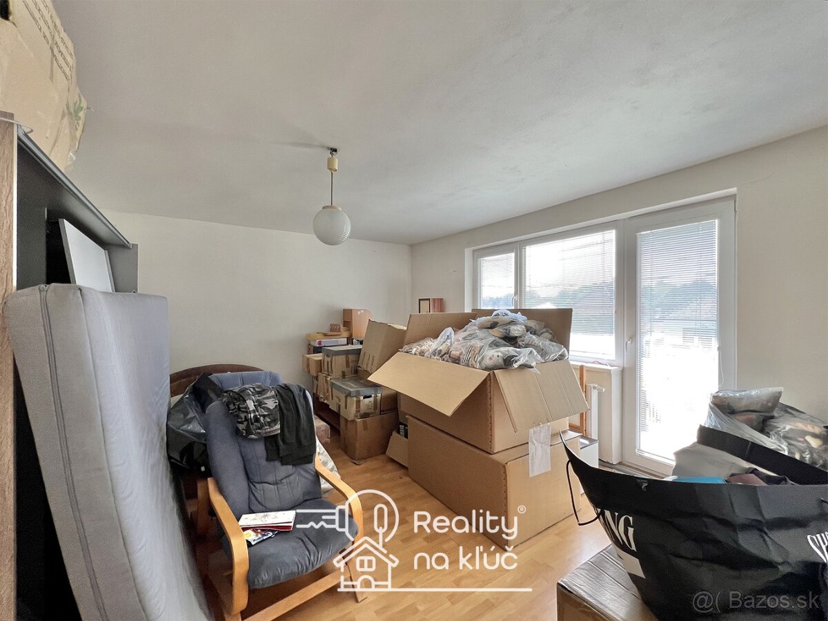 Na predaj dvojgeneračný poschodový rodinný dom - Komjatice - 17