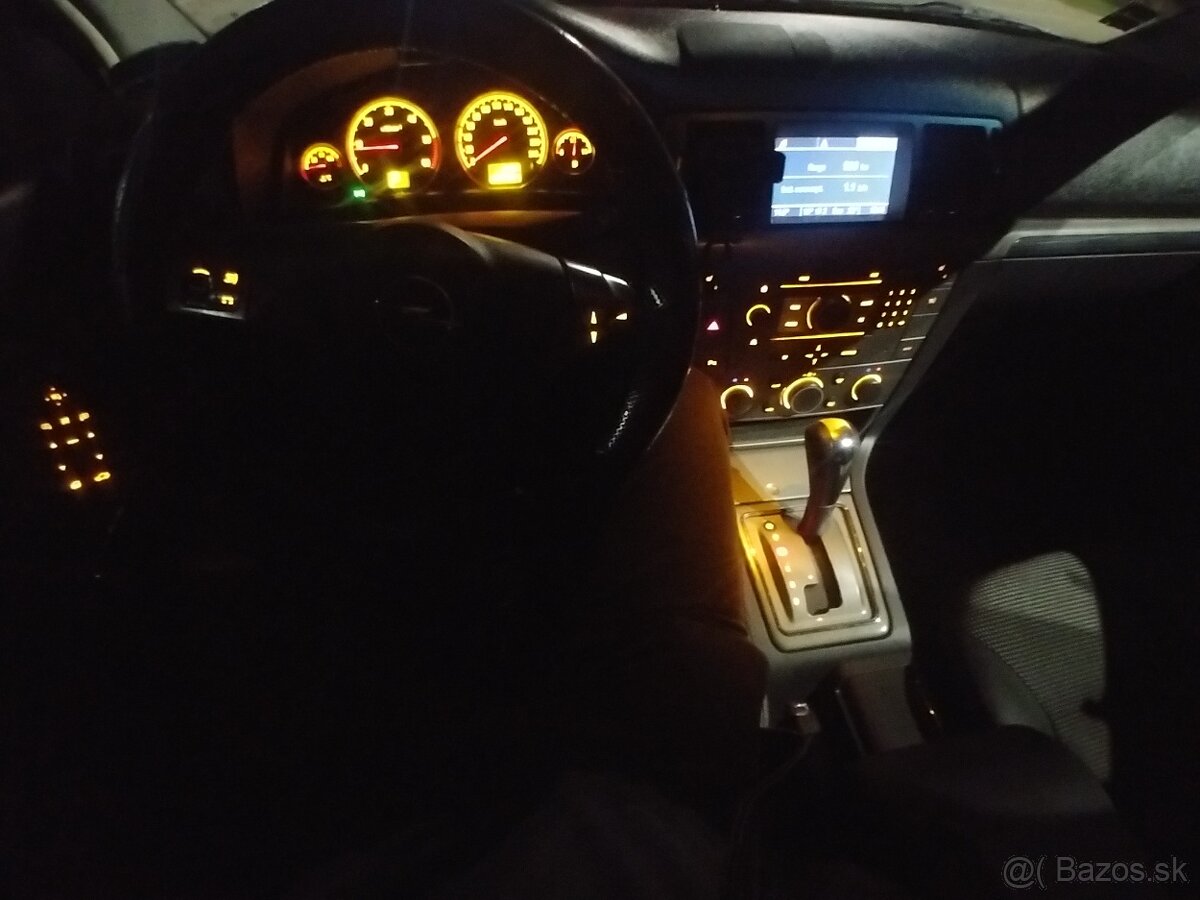 Opel Vectra 1.9 CDTI OPC Line A/T combi top stav a výbava - 17