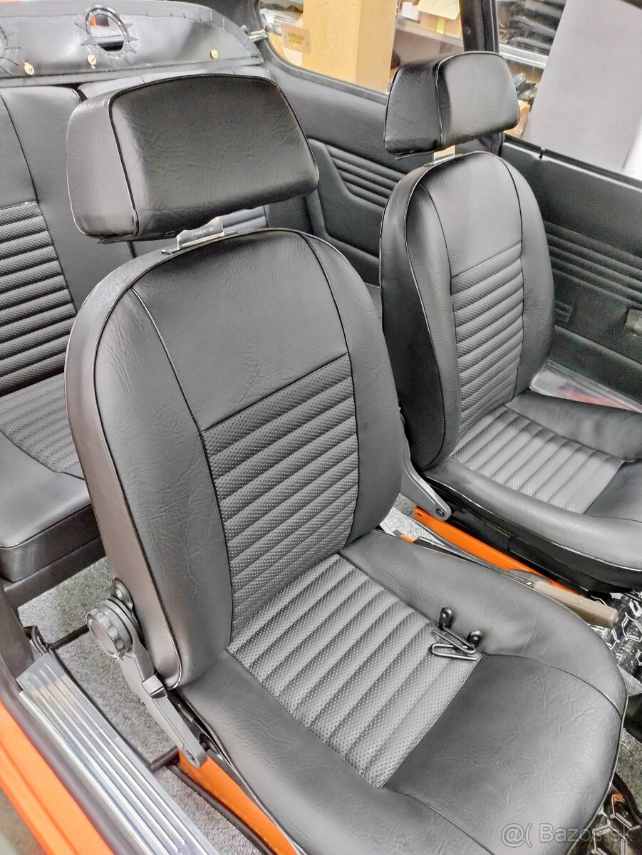 Škoda 110 R - Interiér - 17