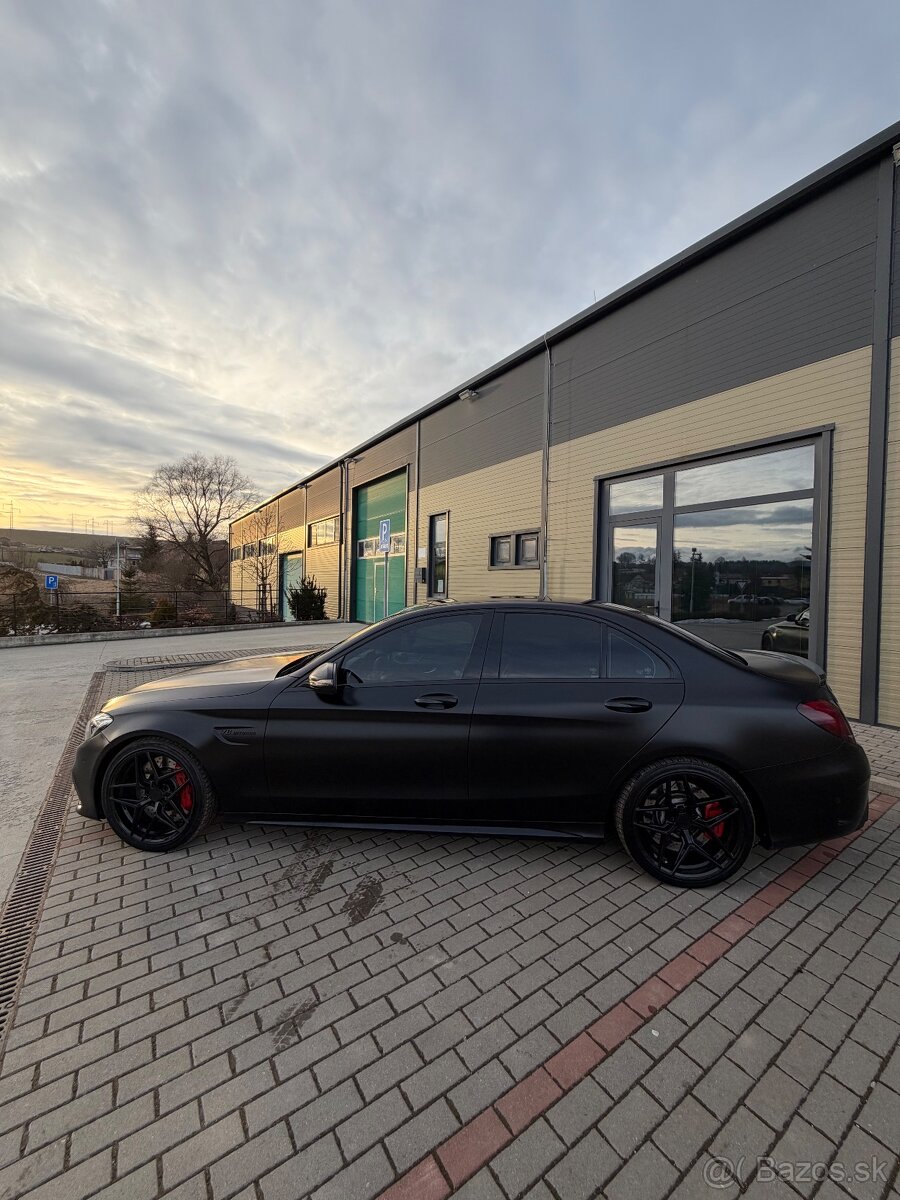 Mercedes AMG C63s - 17