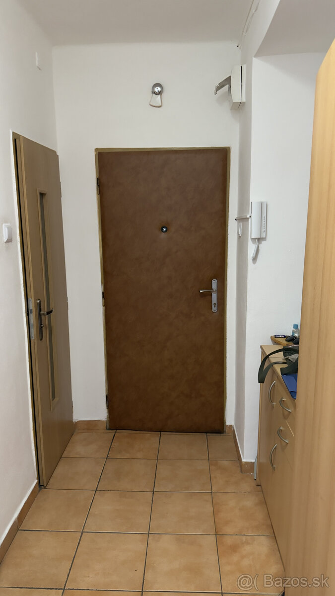 ===NA PREDAJ=== slnečný 2i byt VALASKÁ, UL. HRONSKÁ - 17