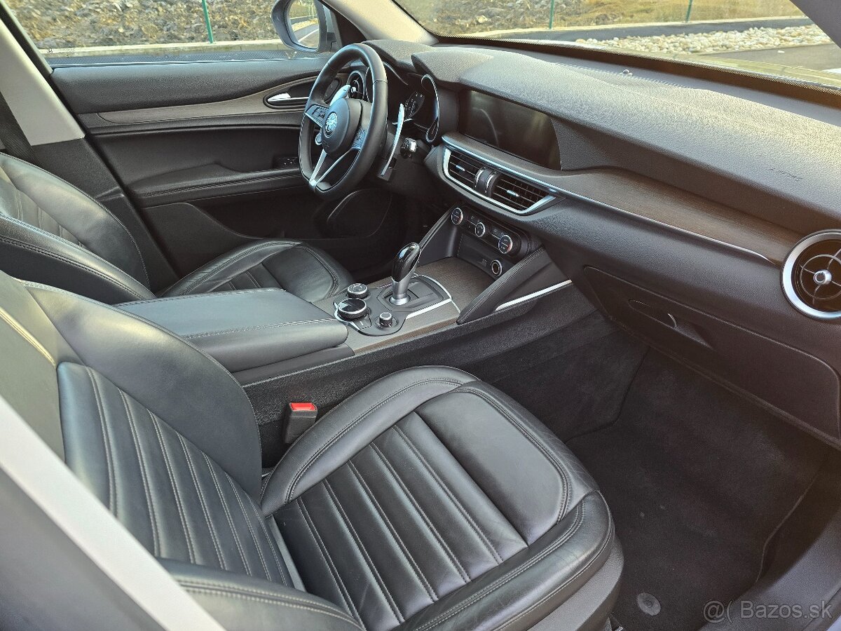 Alfa Romeo Stelvio 2.0 Q4 280ps - 17