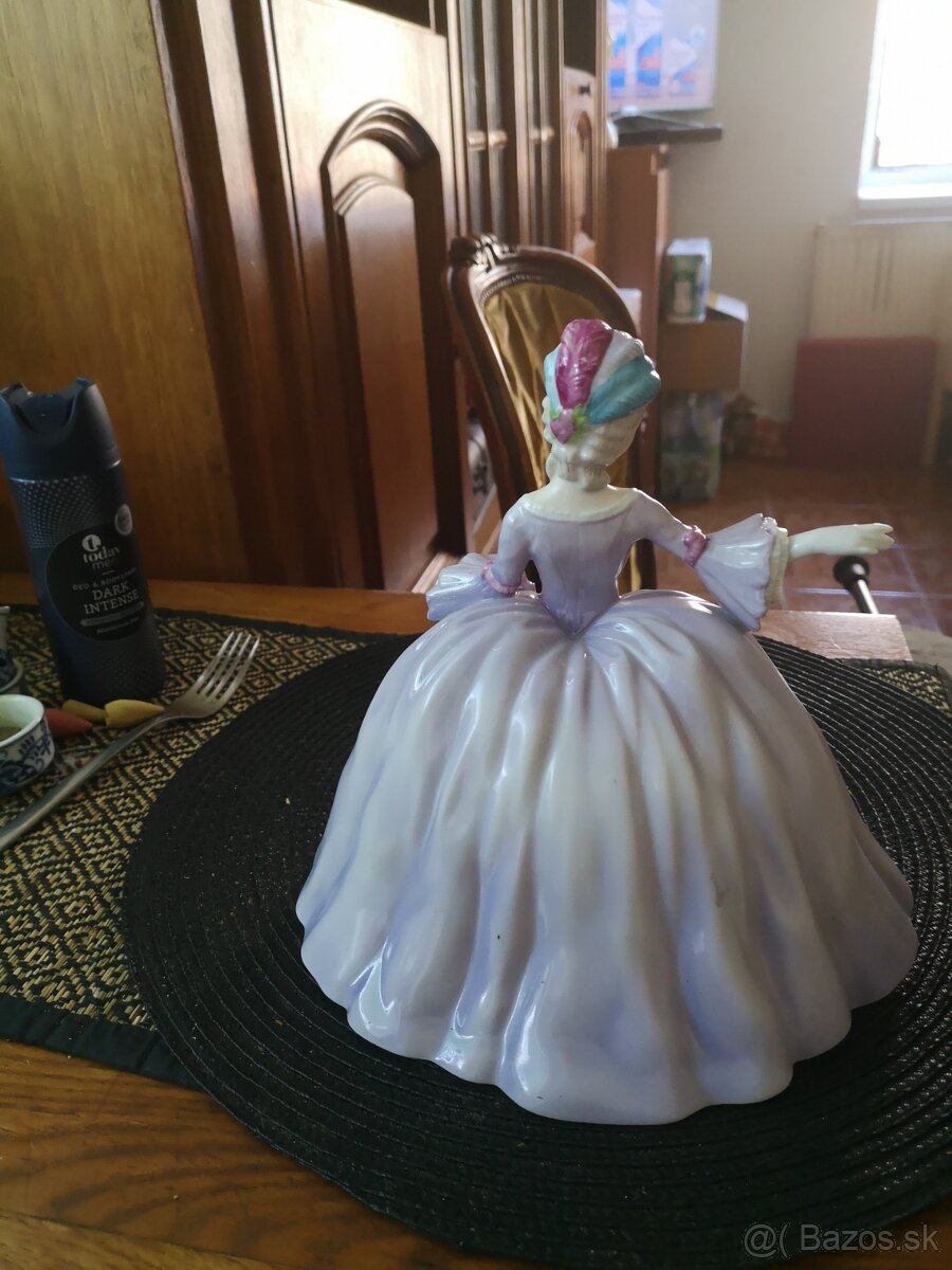 porcelánová soška Dux - 17