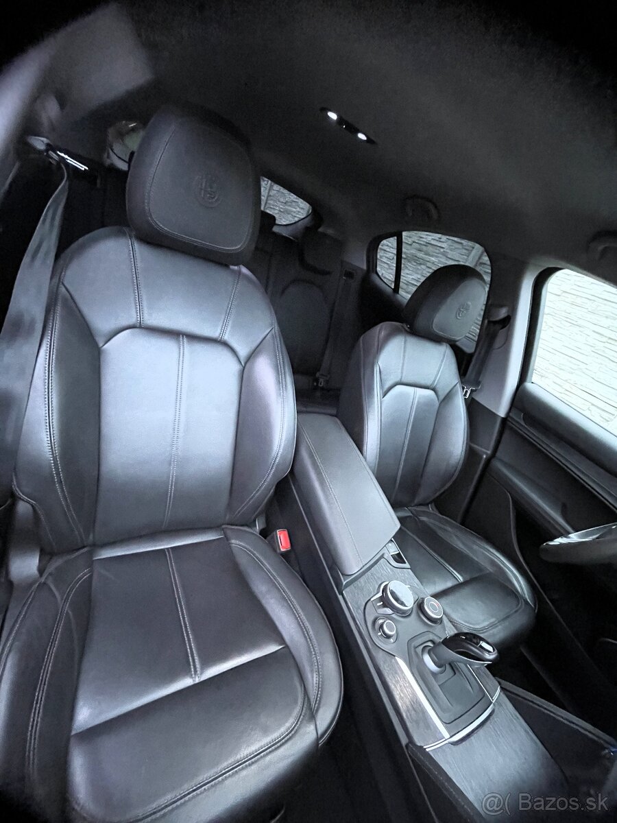 Alfa Romeo Stelvio 2.2 JTD 118kw Automat - 17