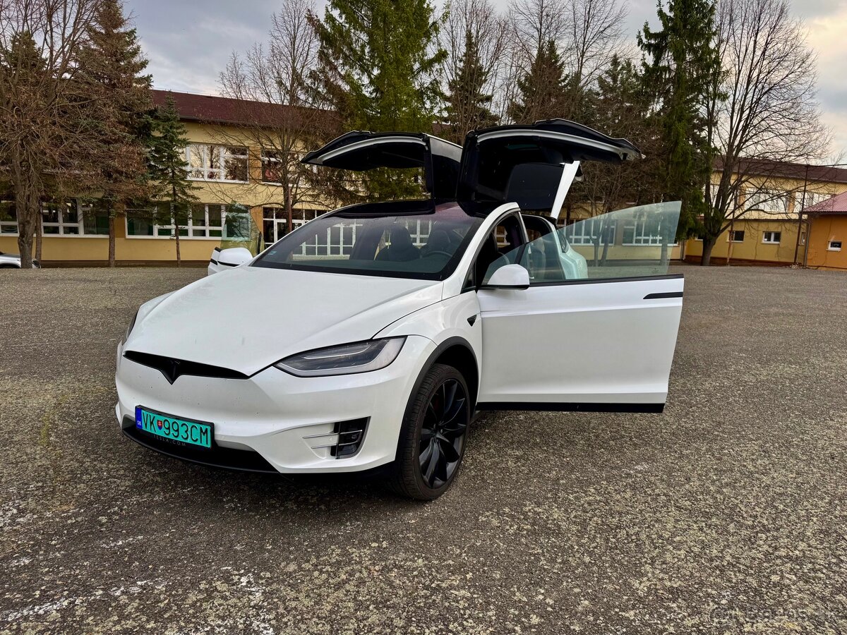 Tesla Model X - 17