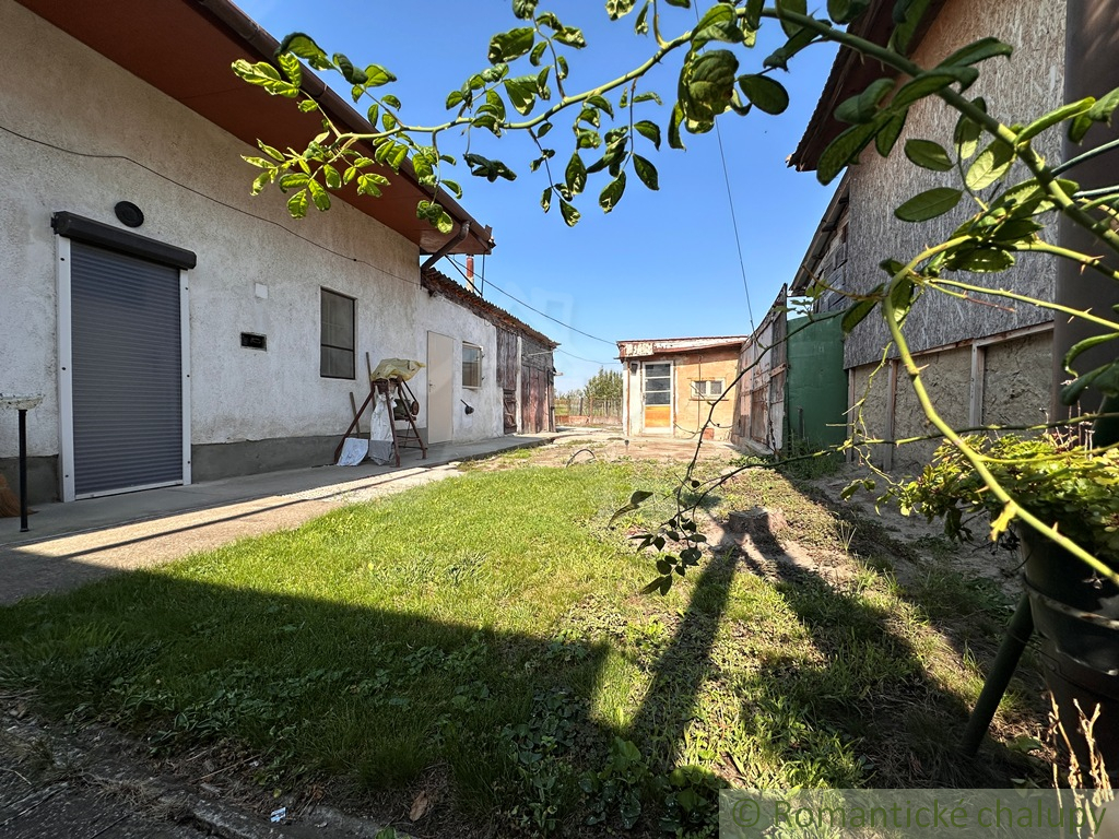 Predaj dlhého vidieckeho domu v Andovciach – pokojná lokal - 17