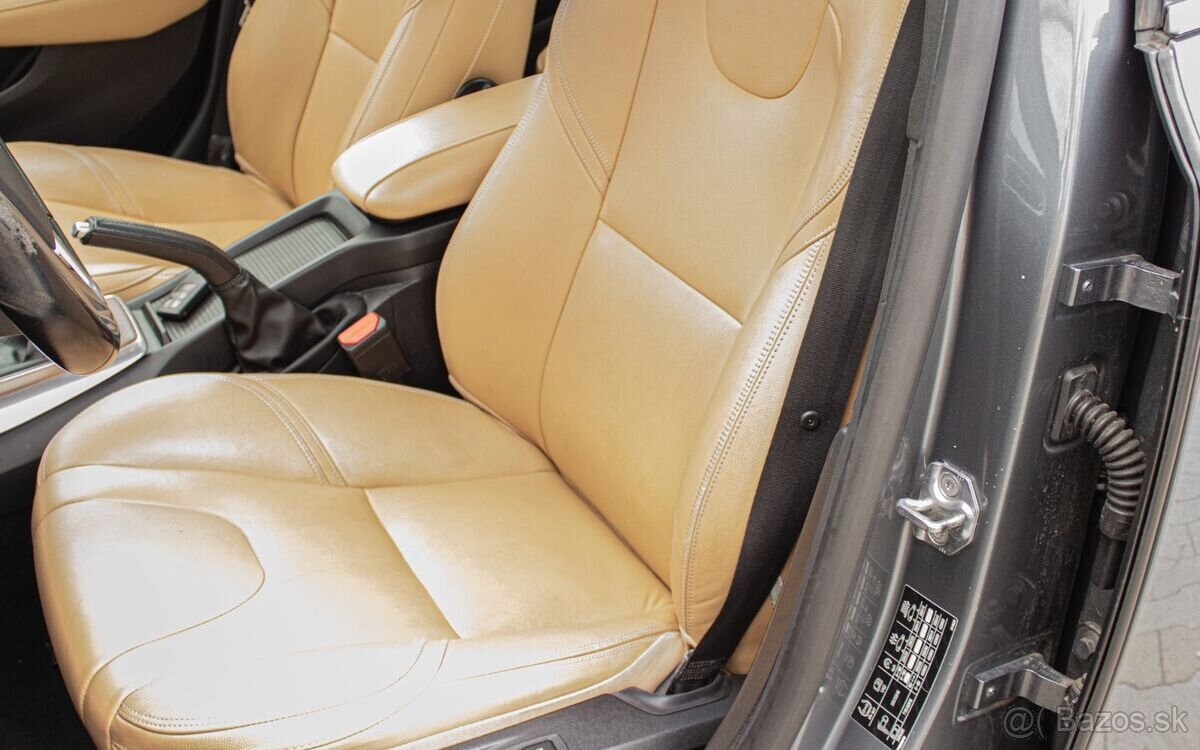 Volvo V40 D2 2.0L 120k Inscription - 17