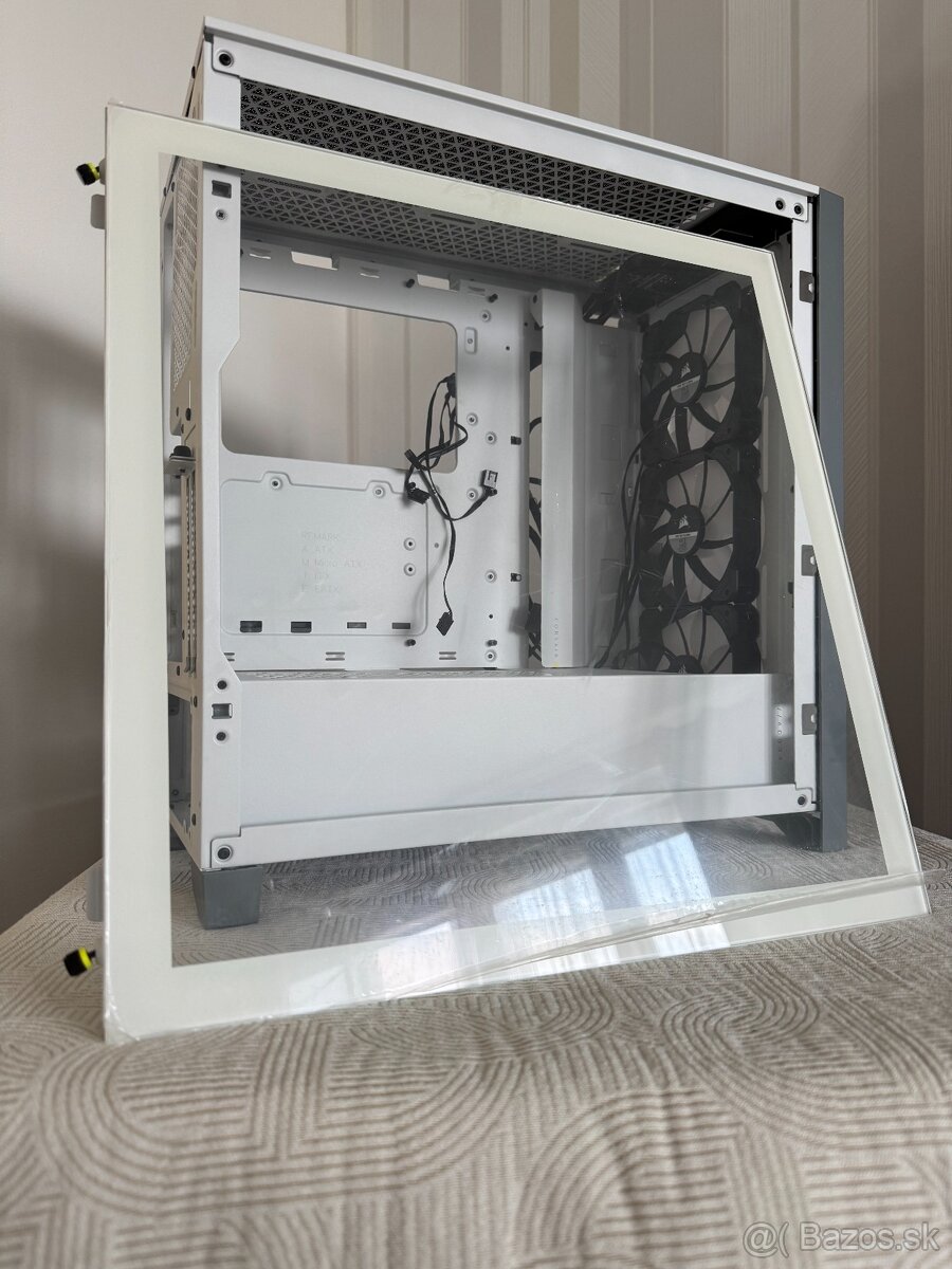 Predám PC skrinku Corsair iCUE 4000X RGB Biela - 17