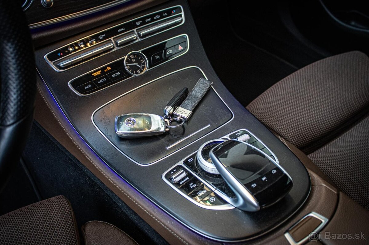 Mercedes-Benz E trieda Sedan 200 D TOP STAV - 17