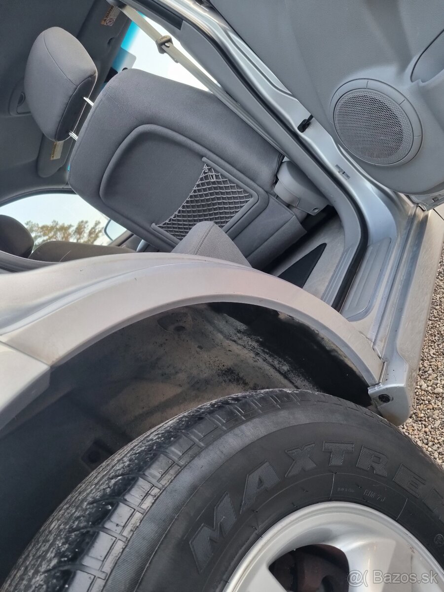 KIA SORENTO 2,5CRDi 4x4 - 17