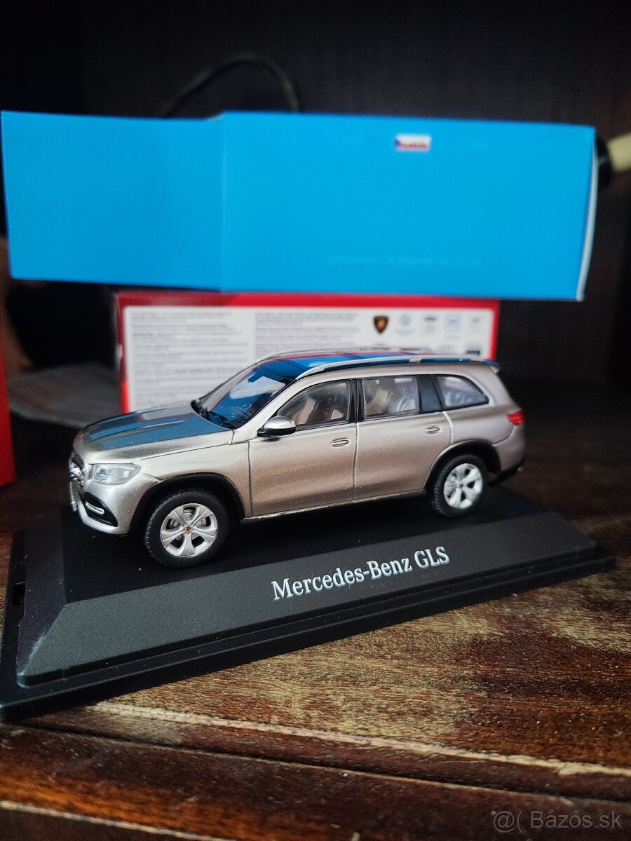 Mercedes Benz 1:43 časť 2 - 17