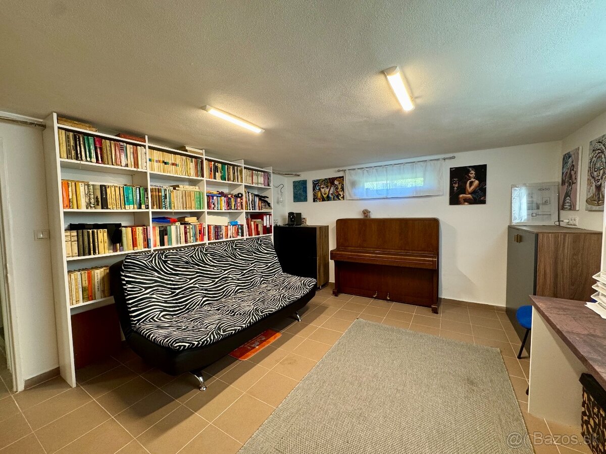 Veľký 4 izbový rodinný dom s bazénom, Krásno - Partizánske - 17