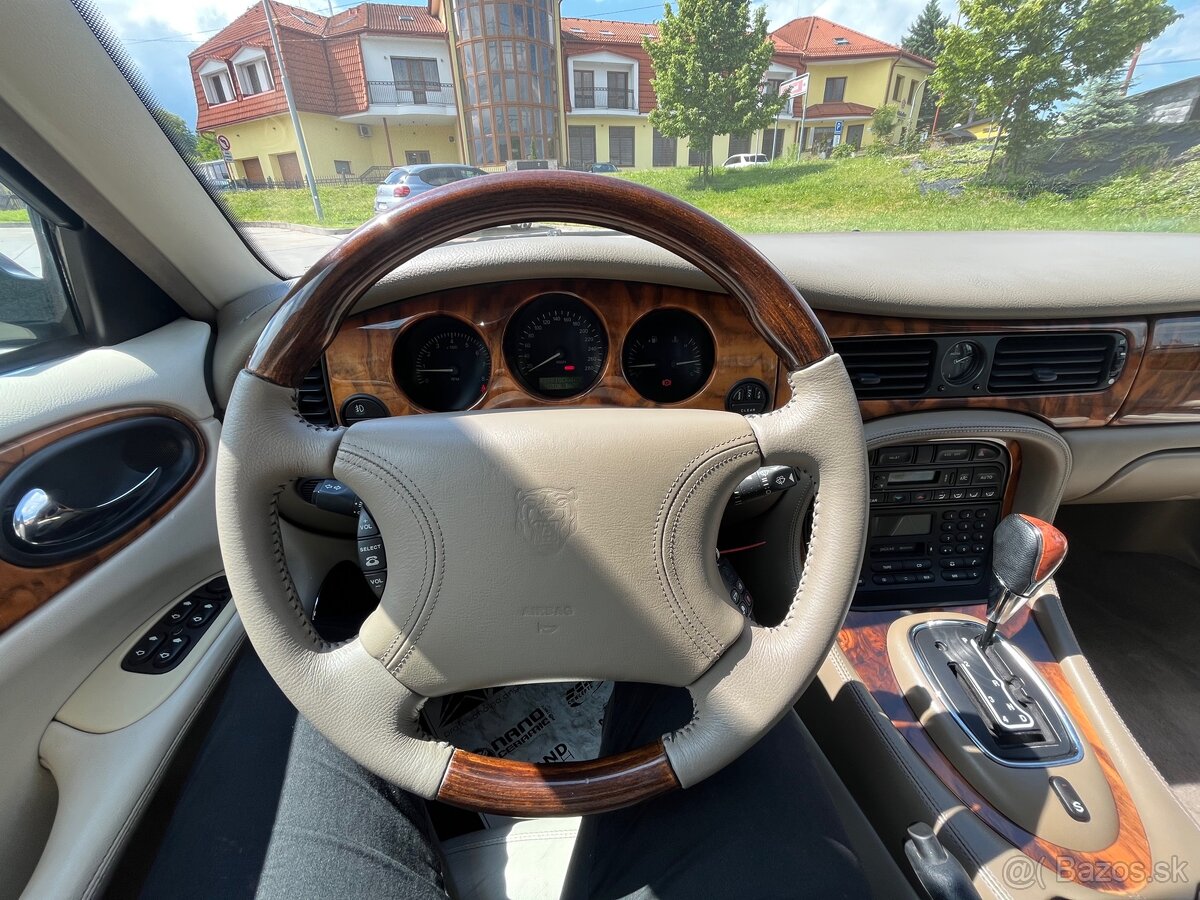 JAGUAR XJ 3.2 V8 Executive 1998 Benzín 174kw A/T - 17