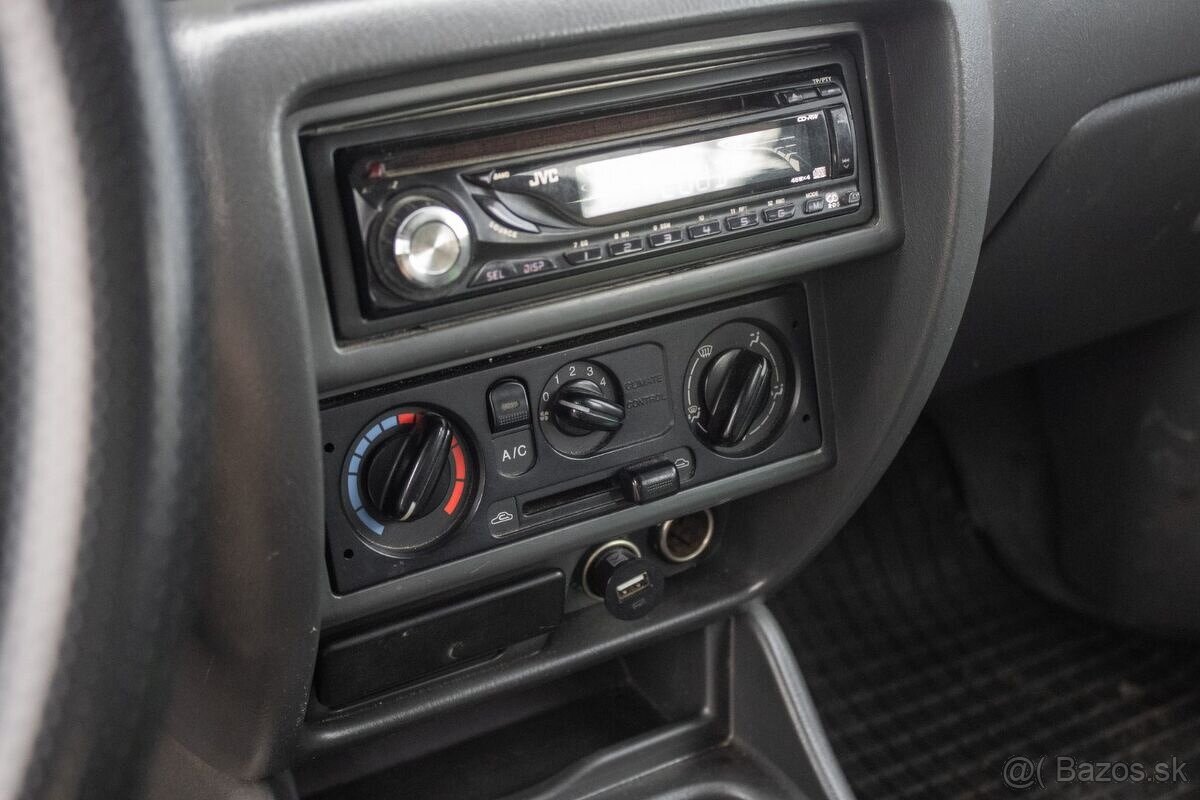 Mazda B2500 FK 2006 MT/5 80kW - 17