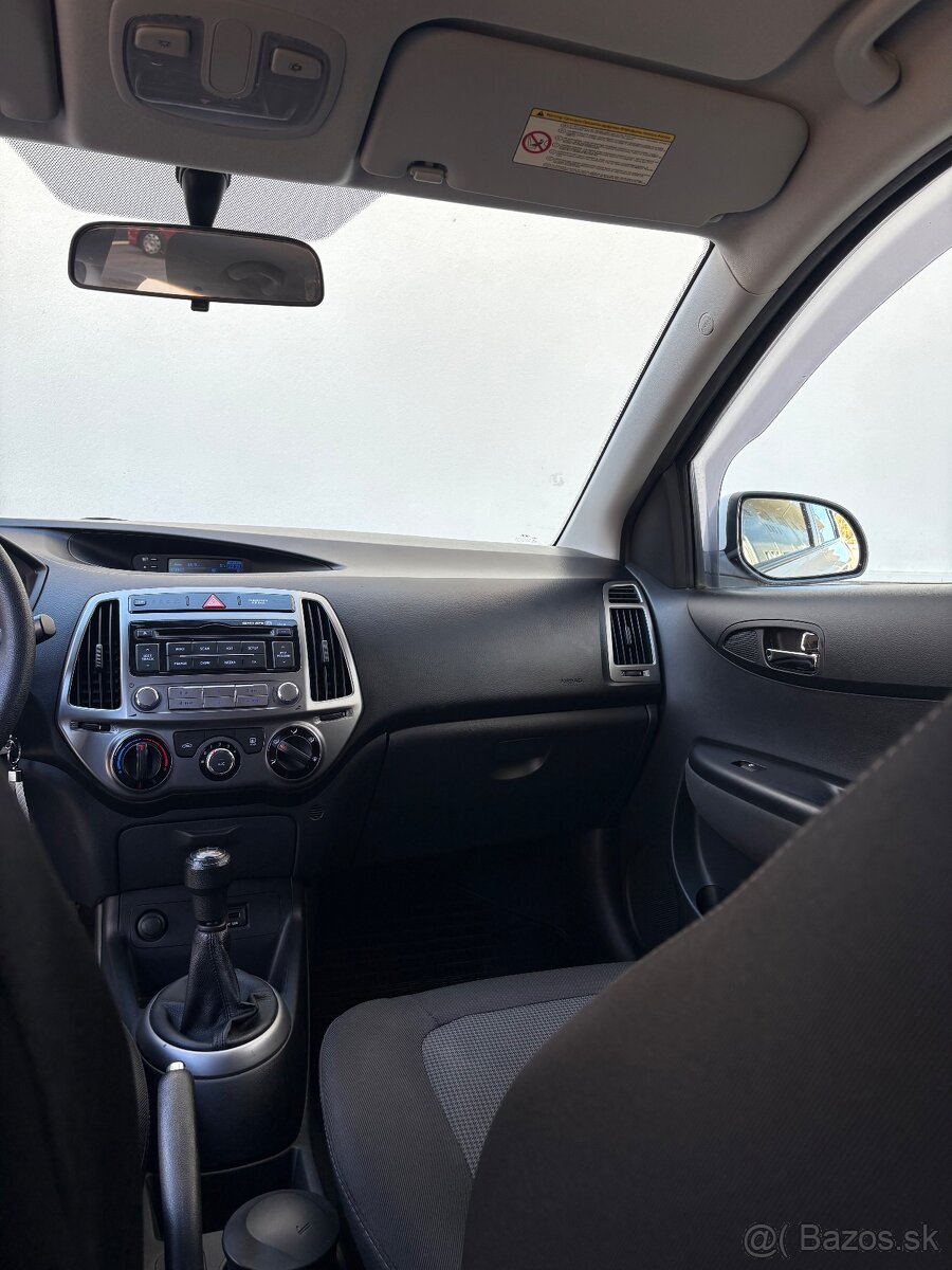 Hyundai i20 1.2 benzín (2013)- len 87000km, nová STK - 17