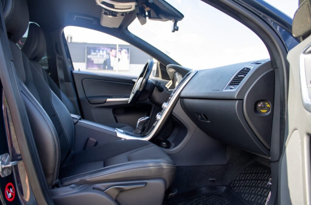 VOLVO XC60 (2015) - 17